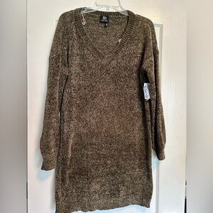 5/$25 Women's V-Neck Sweater